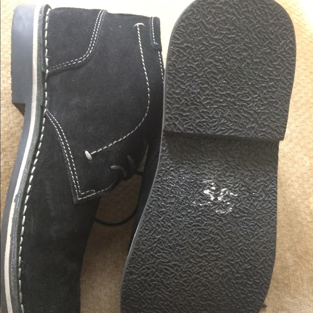 Man's shoes. - Picture 2 of 4